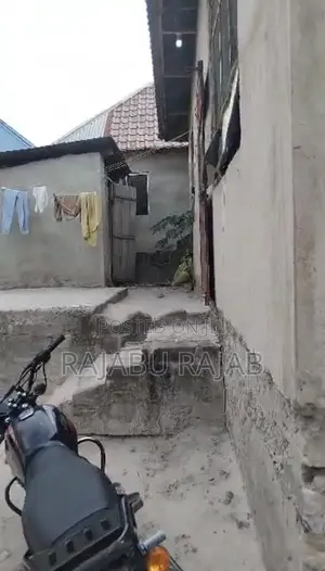 6bdrm Room & Parlour in Chanika for rent