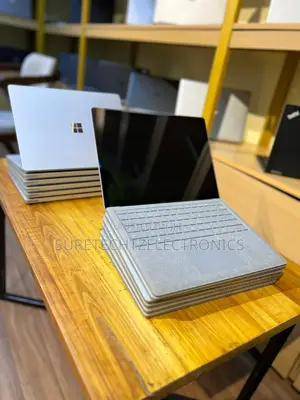 New Laptop Microsoft Surface Laptop 2 8GB Intel Core I5 SSD 256GB