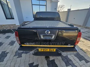 Nissan Navara 2006 Black