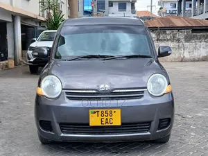 Toyota Sienta 2005 Gray