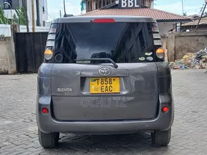 Toyota Sienta 2005 Gray
