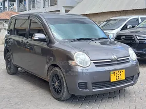 Toyota Sienta 2005 Gray