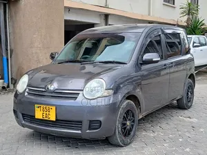 Toyota Sienta 2005 Gray