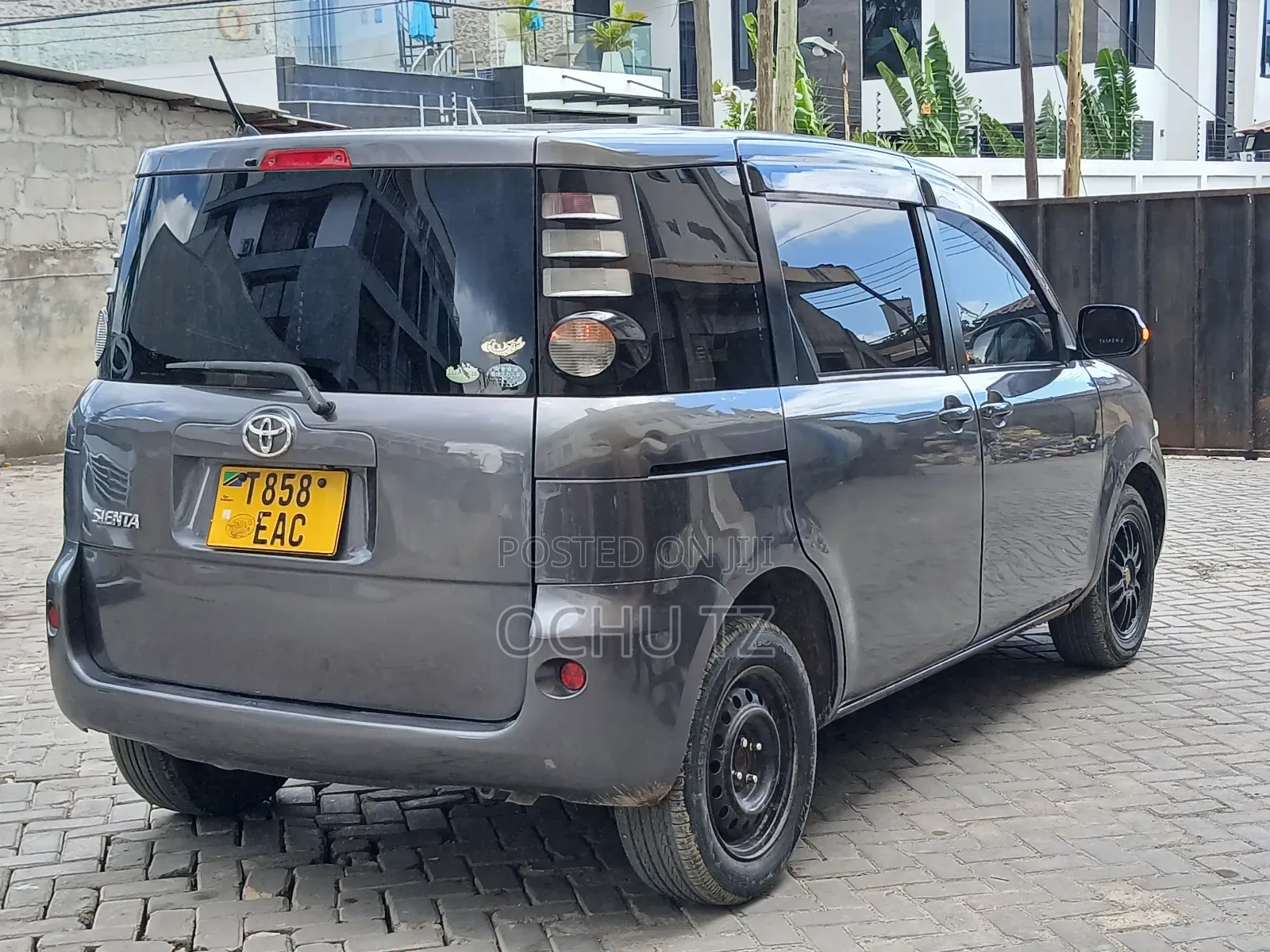 Toyota Sienta 2005 Gray