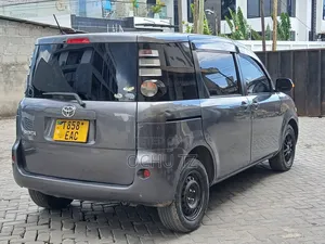 Toyota Sienta 2005 Gray
