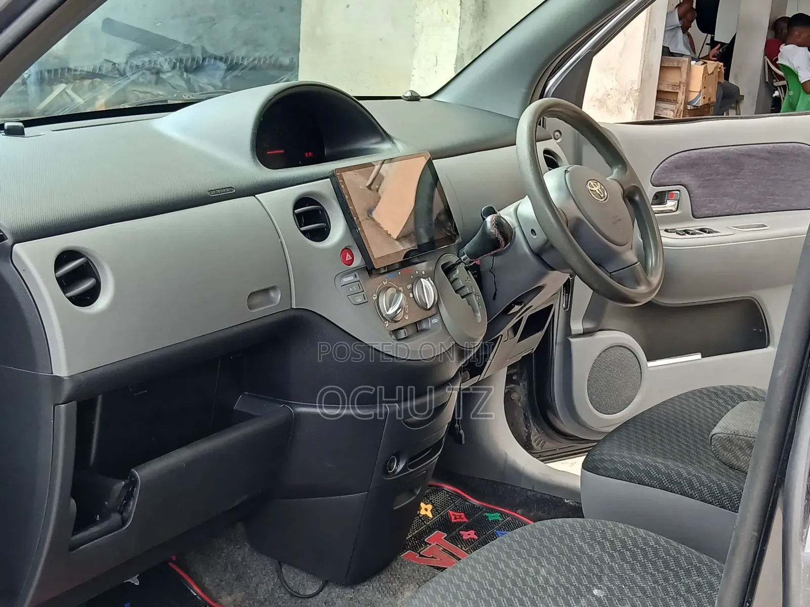 Toyota Sienta 2005 Gray