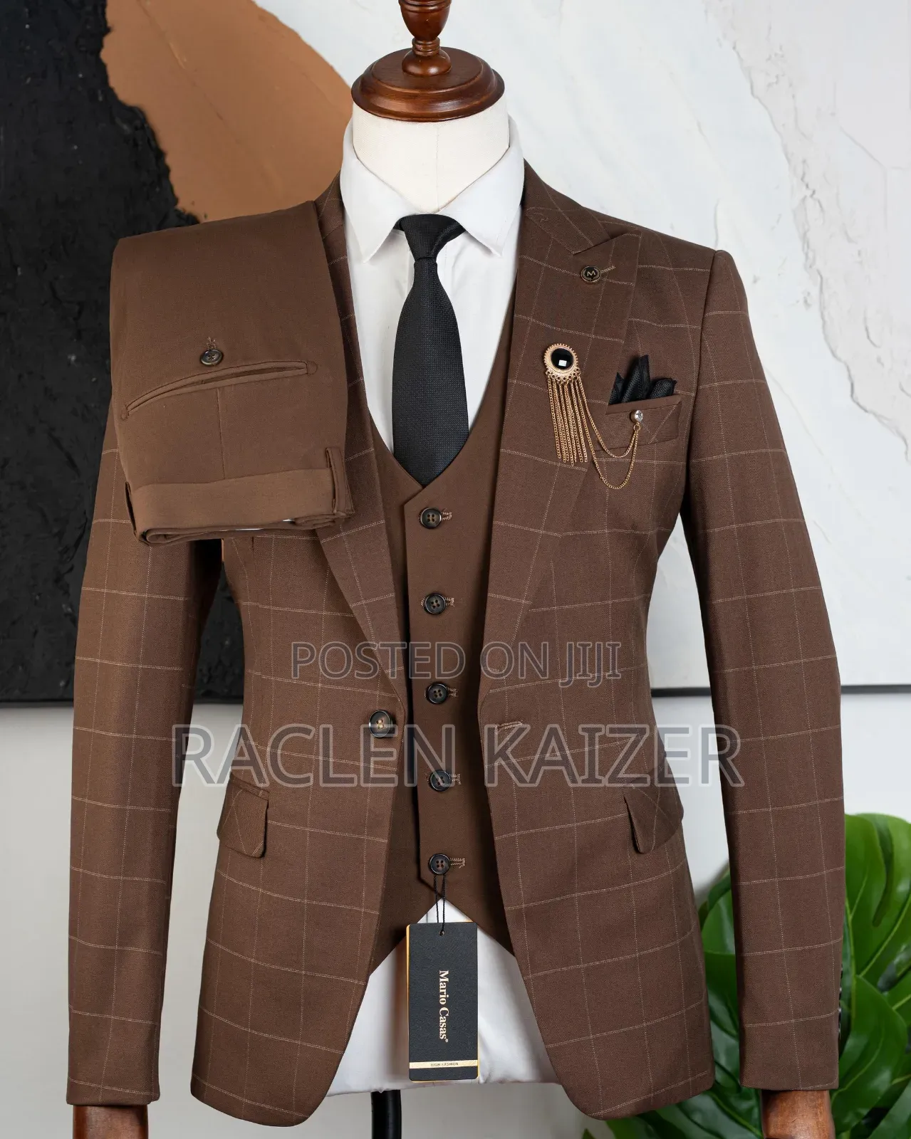 A Brown Subtle Windowpane Check Pattern Suits