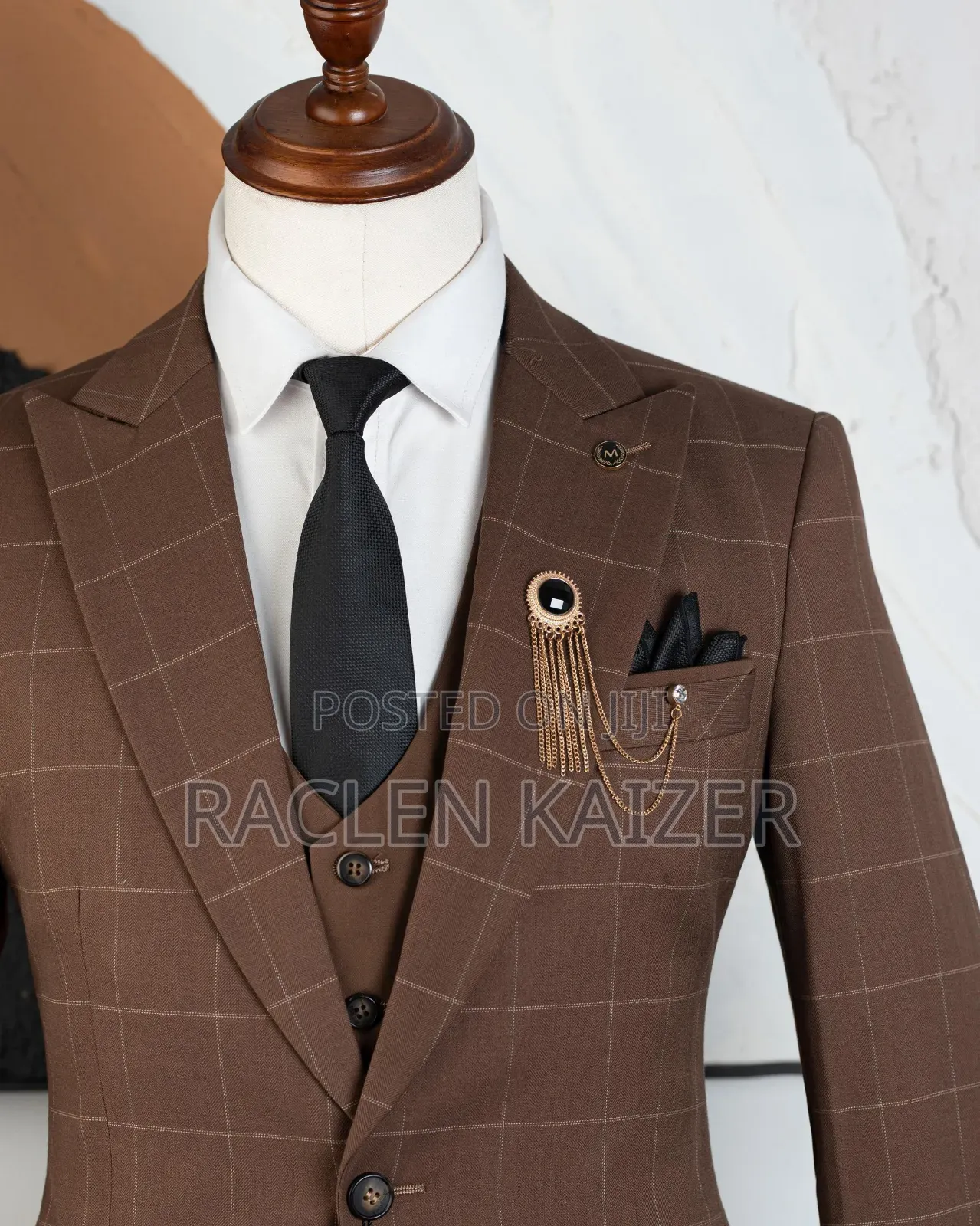 A Brown Subtle Windowpane Check Pattern Suits