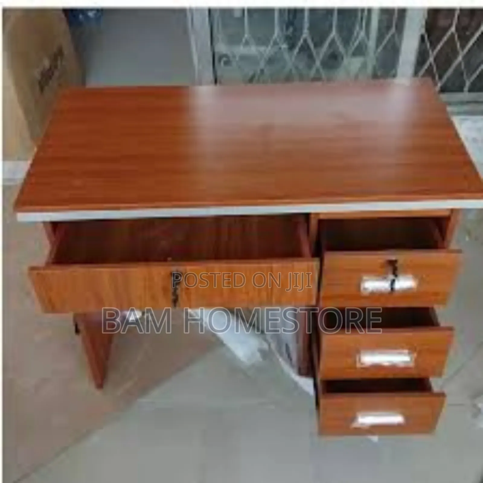 Compact Wooden Desk With Lockable Drawers (100cm)