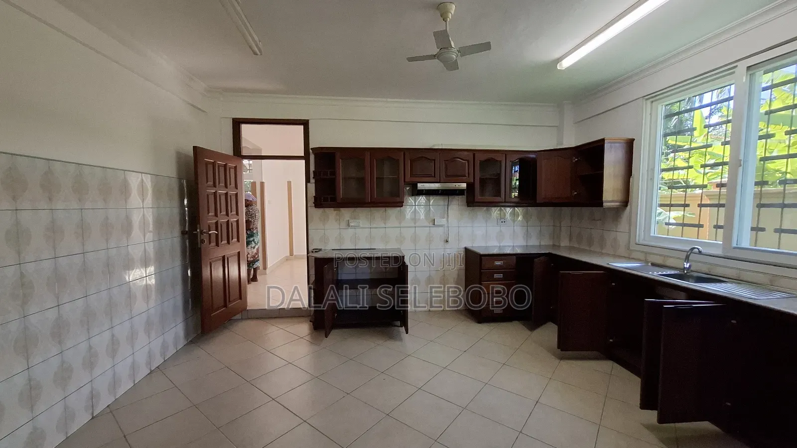 16bdrm Villa in Mbez Beach Afrikana for rent