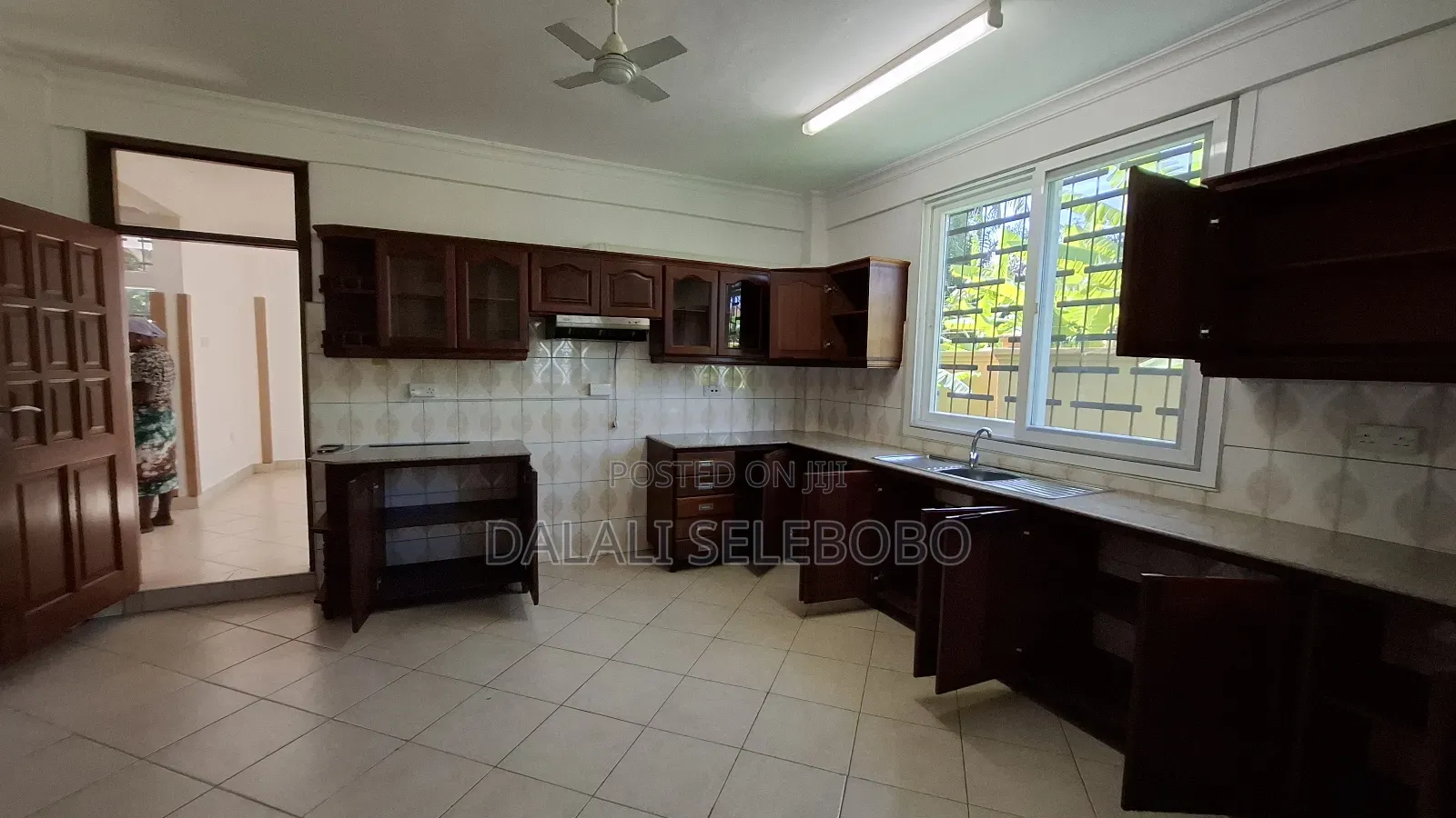 16bdrm Villa in Mbez Beach Afrikana for rent