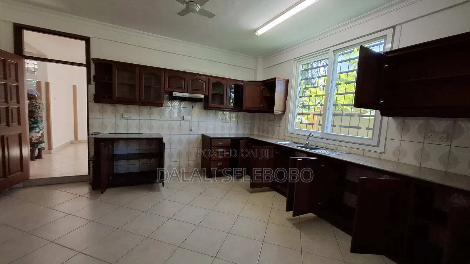 16bdrm Villa in Mbez Beach Afrikana for rent