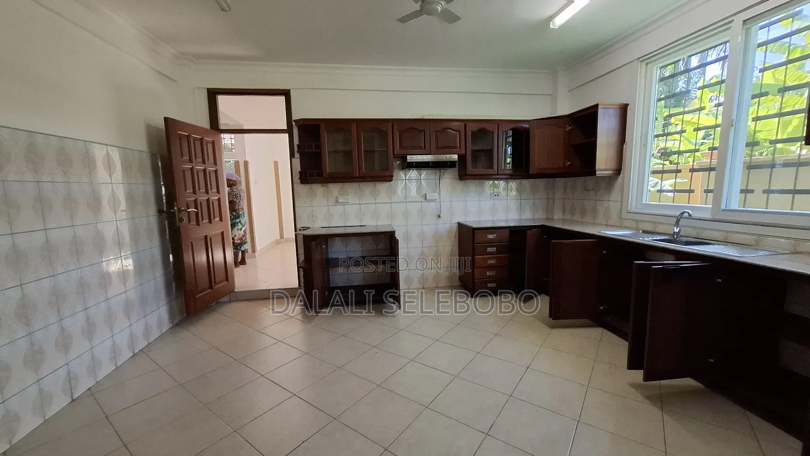 16bdrm Villa in Mbez Beach Afrikana for rent