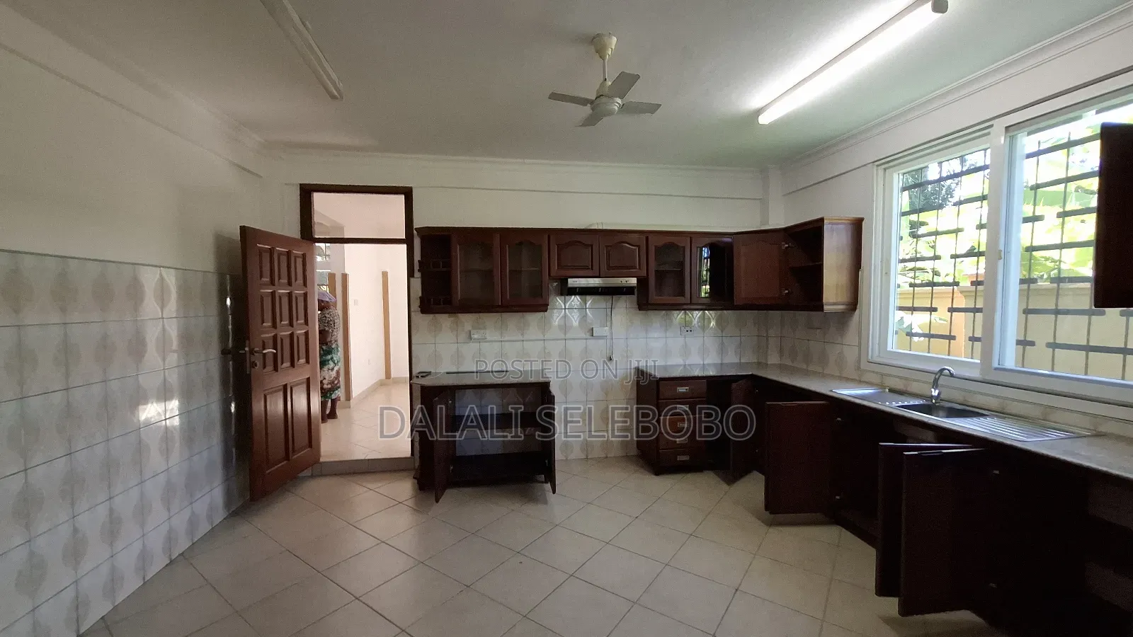 16bdrm Villa in Mbez Beach Afrikana for rent