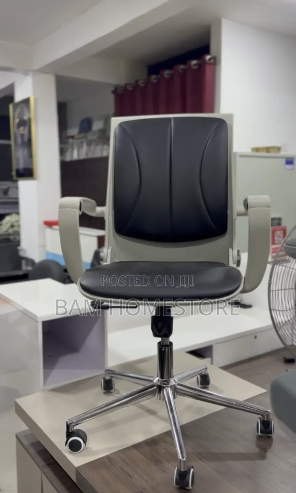 Padded Office Chair (Modern Design Design)