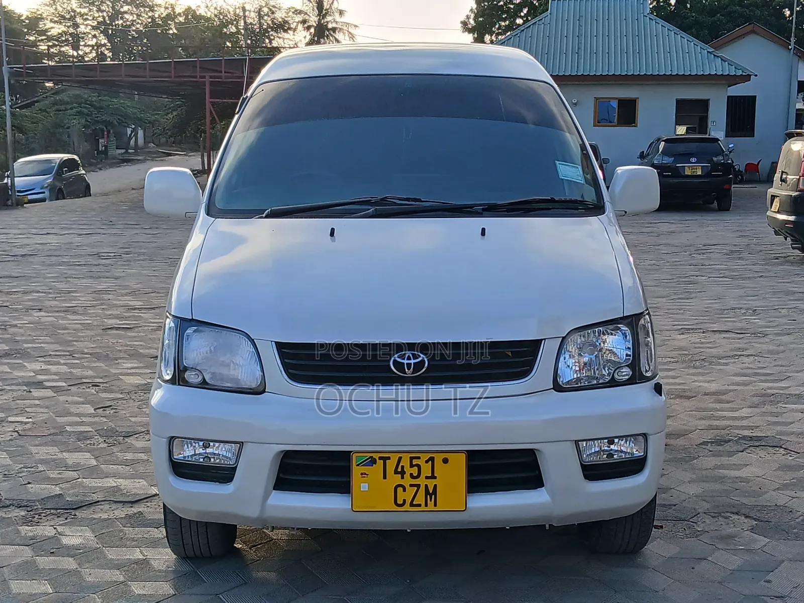 Toyota Noah 2002 White