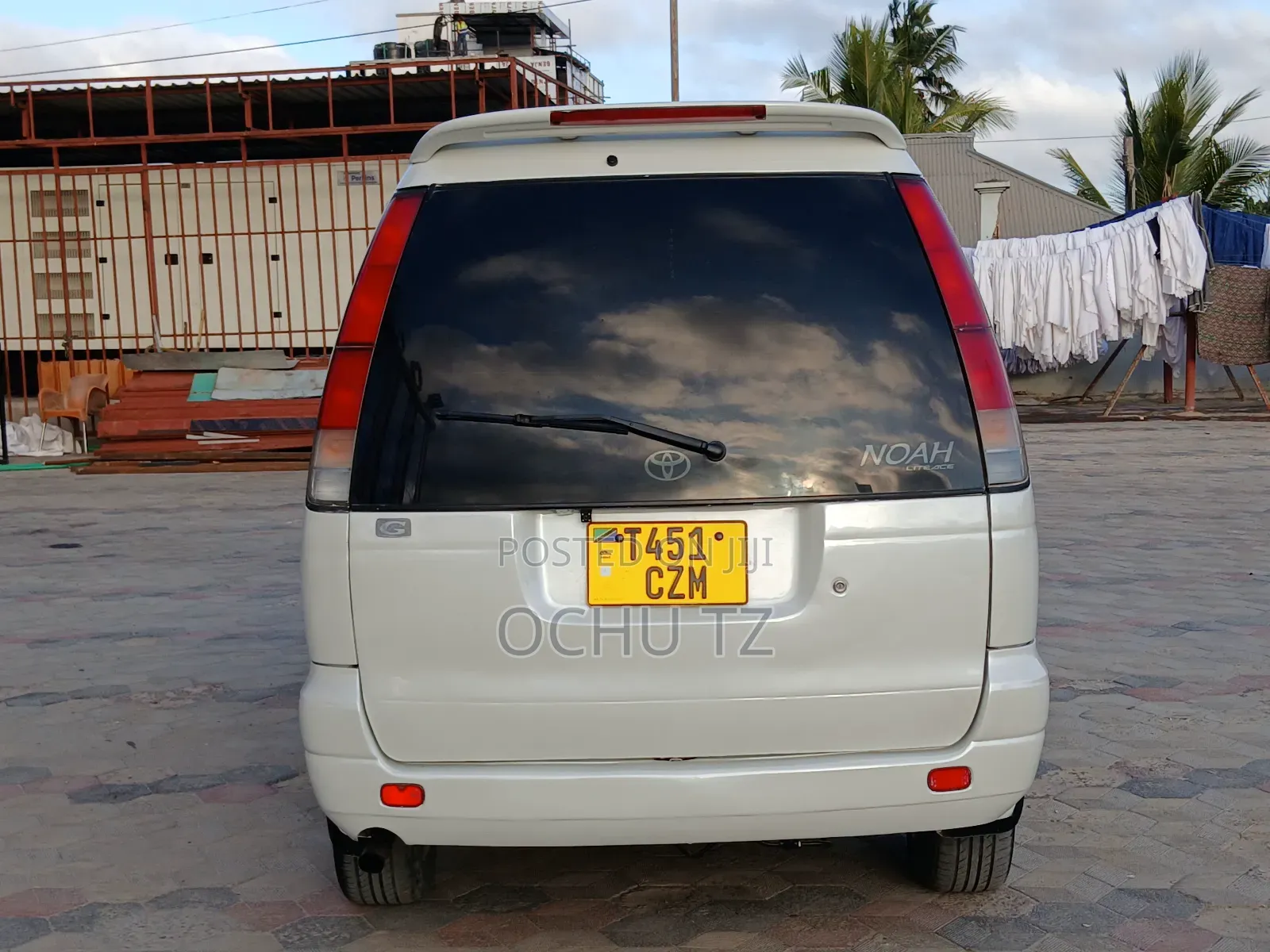 Toyota Noah 2002 White