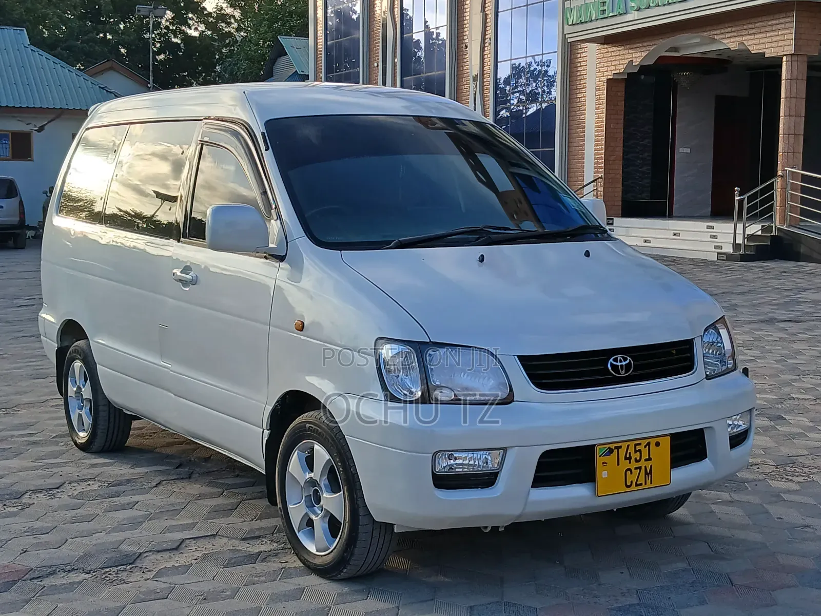 Toyota Noah 2002 White