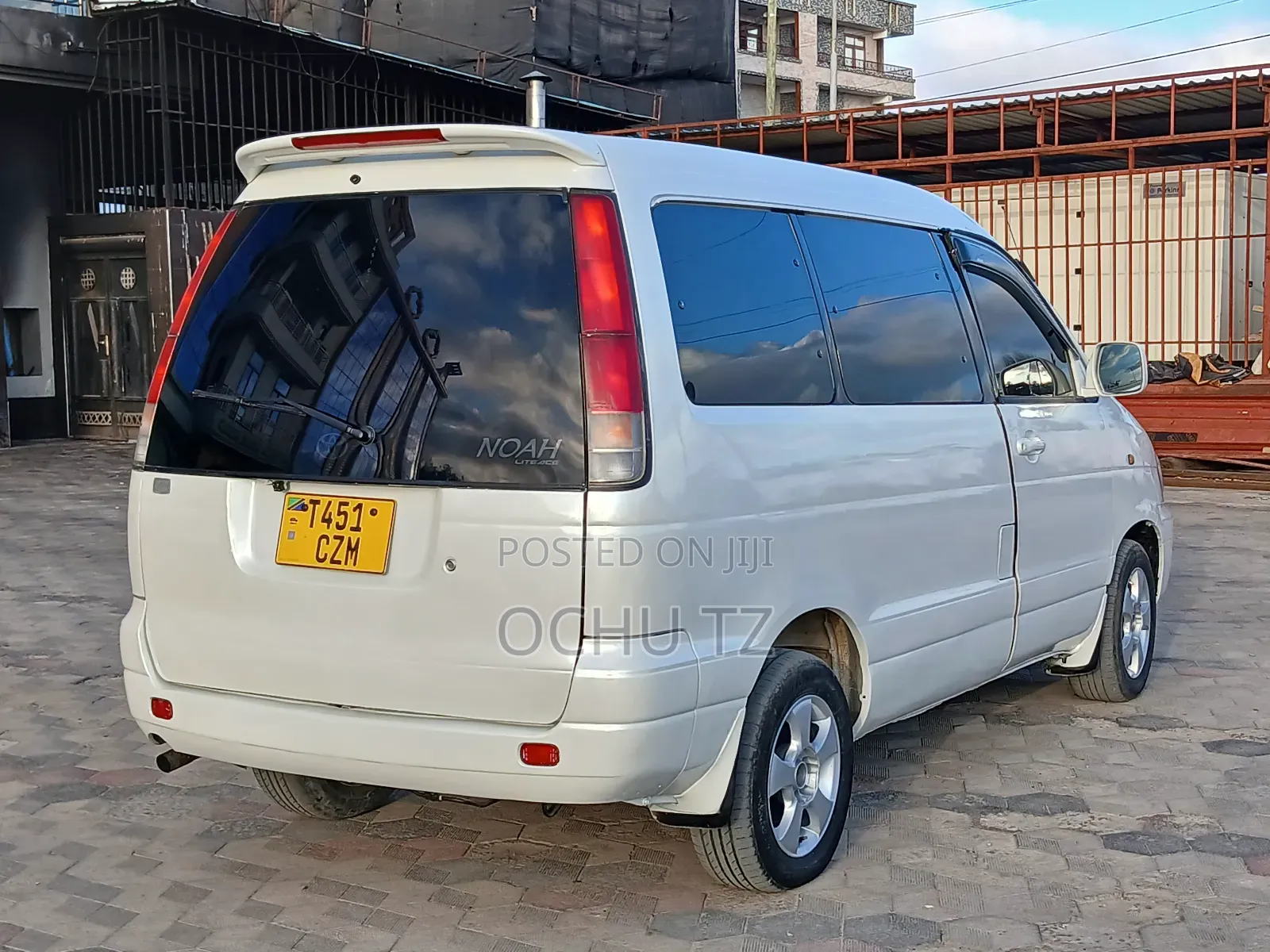 Toyota Noah 2002 White