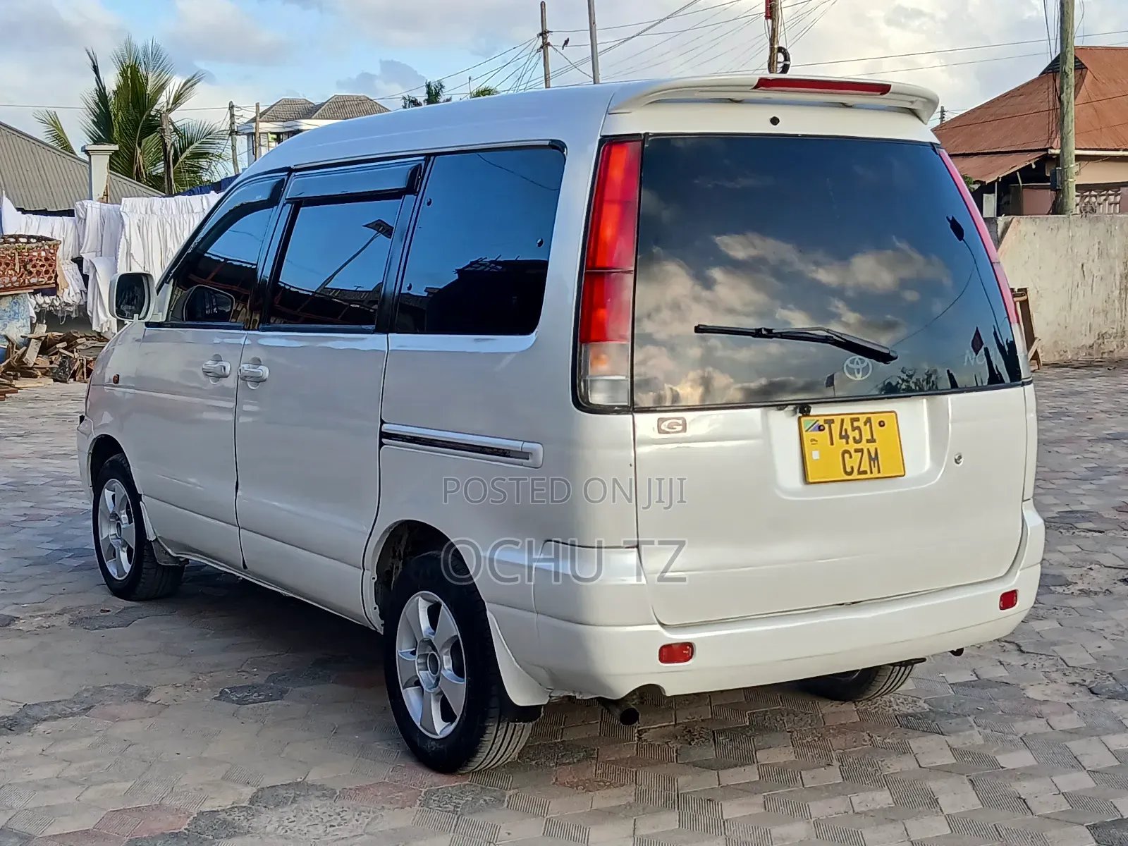 Toyota Noah 2002 White