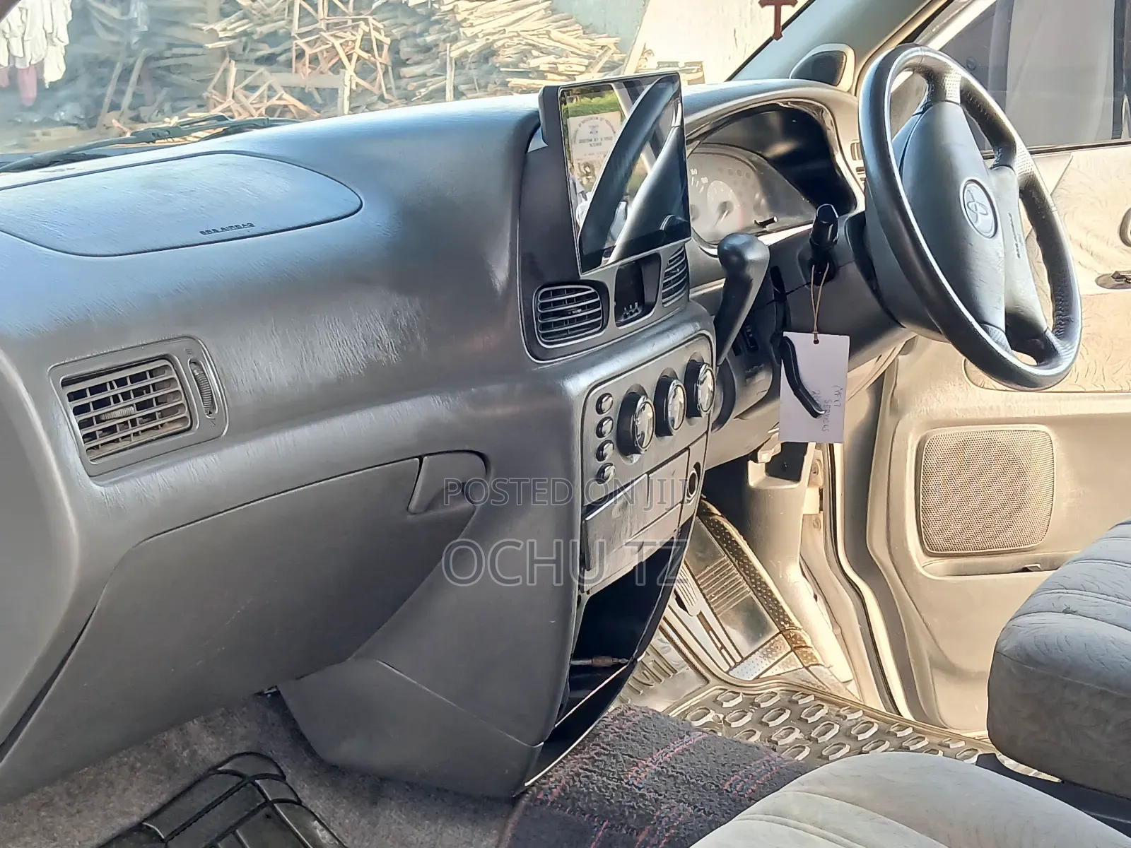 Toyota Noah 2002 White