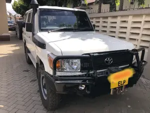 Toyota Land Cruiser 2019 White