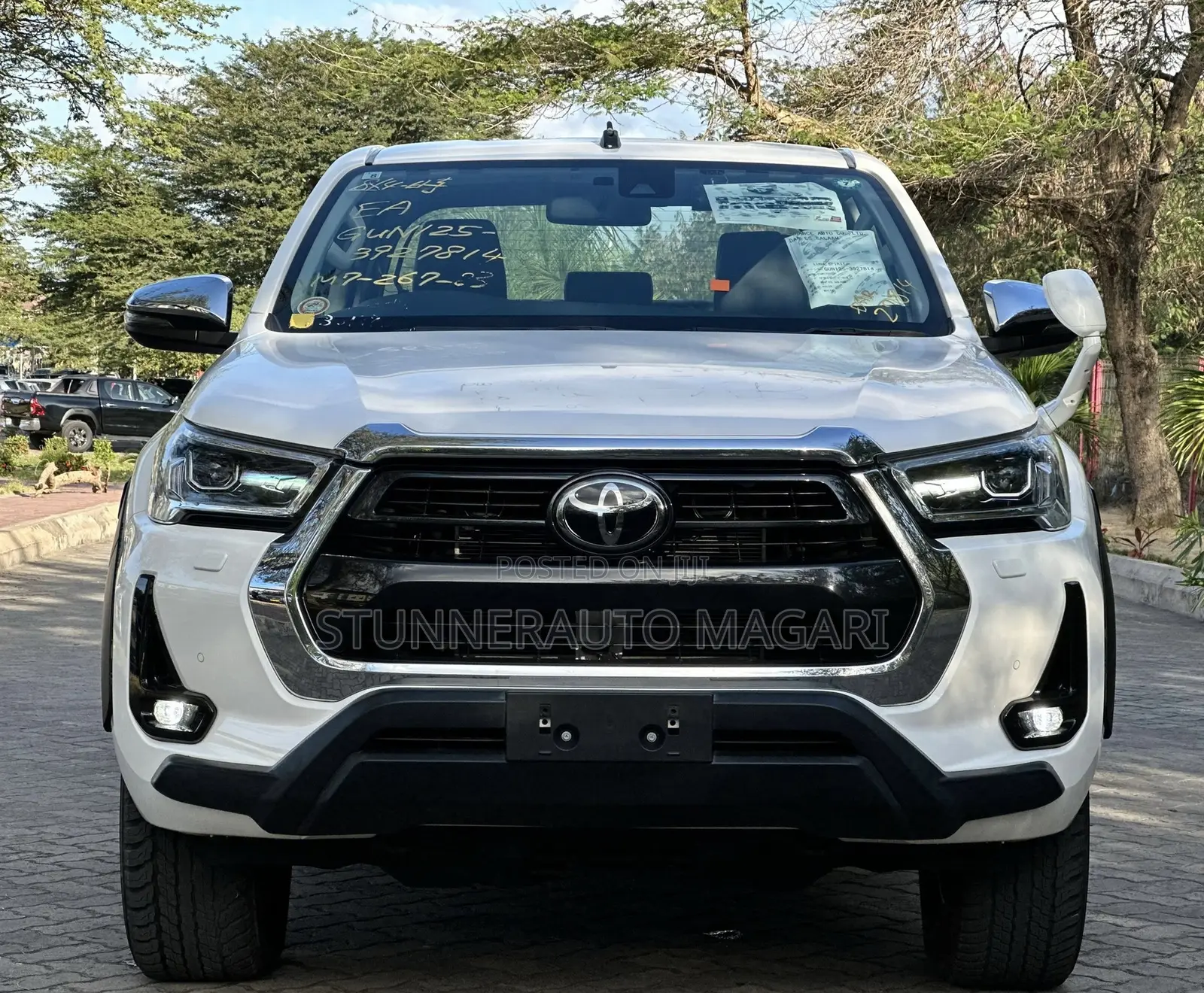Toyota Hilux 2021 White