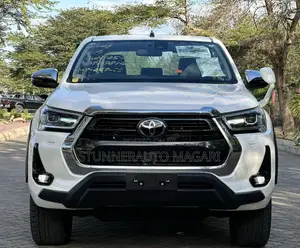 Toyota Hilux 2021 White
