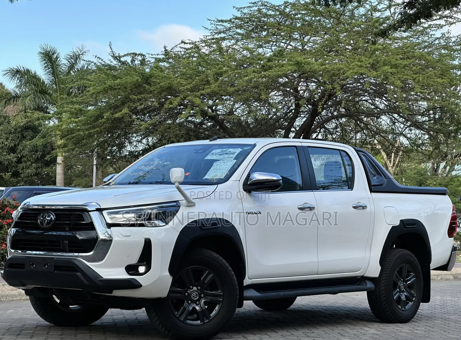 Toyota Hilux 2021 White