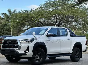 Toyota Hilux 2021 White