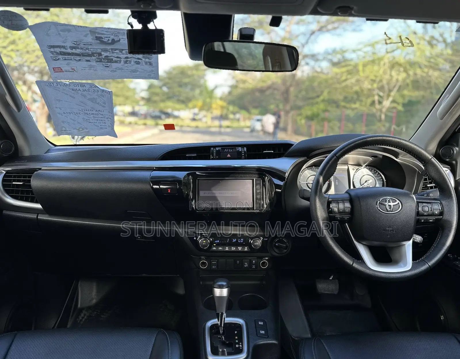 Toyota Hilux 2021 White