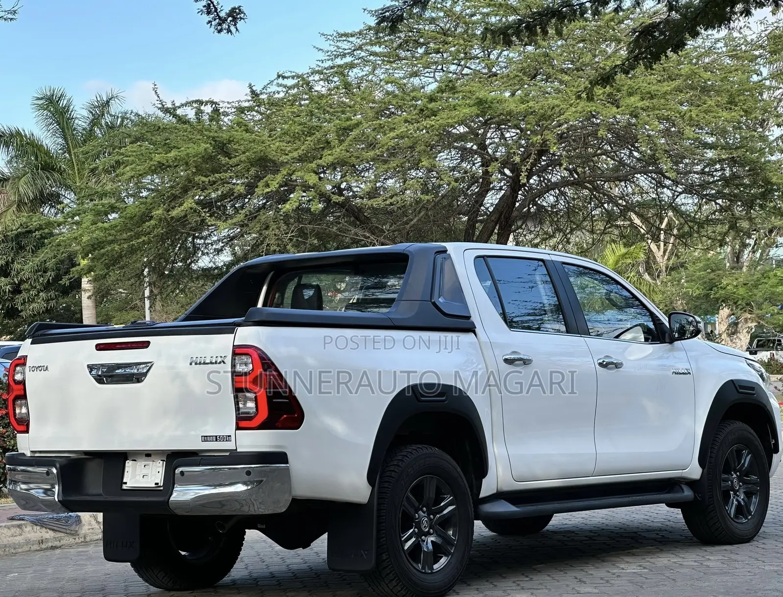 Toyota Hilux 2021 White