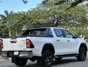 Toyota Hilux 2021 White