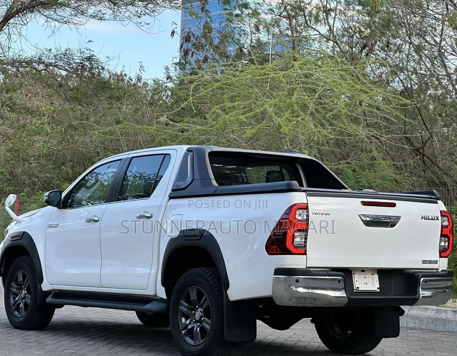 Toyota Hilux 2021 White