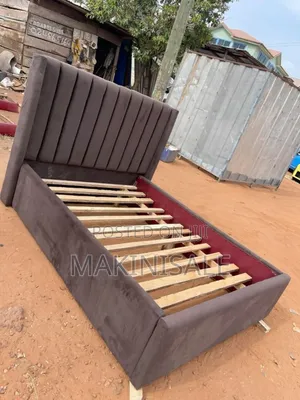 Kitanda Cha Sofa Kipo Kwenye Ofa