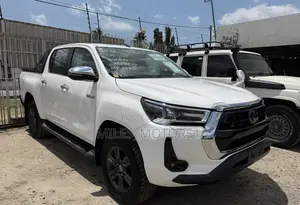Toyota Hilux 2021 White