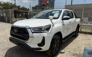 Toyota Hilux 2021 White
