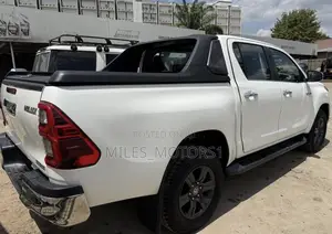 Toyota Hilux 2021 White