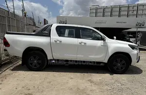Toyota Hilux 2021 White