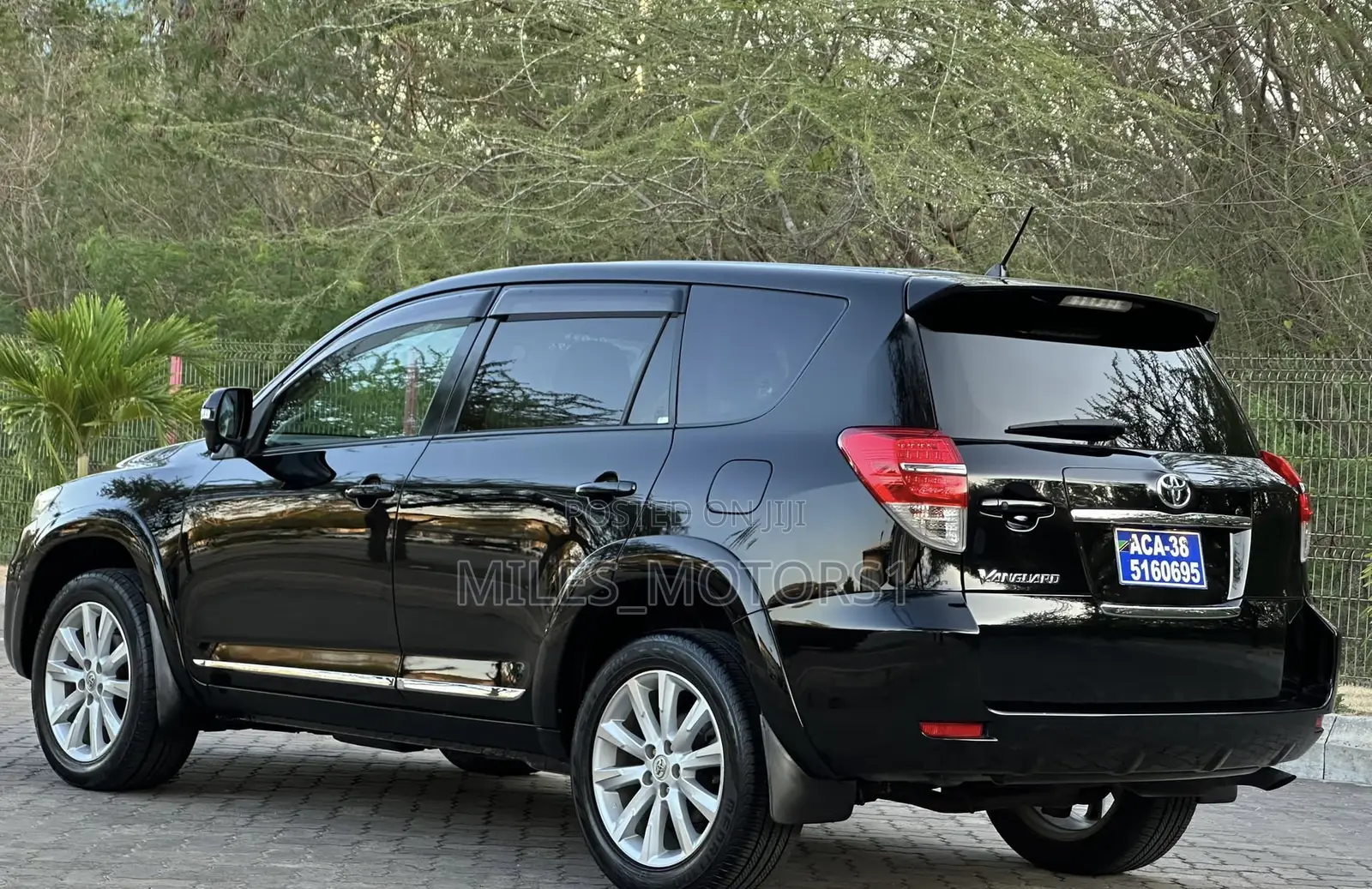 Toyota Vanguard 2012 Black