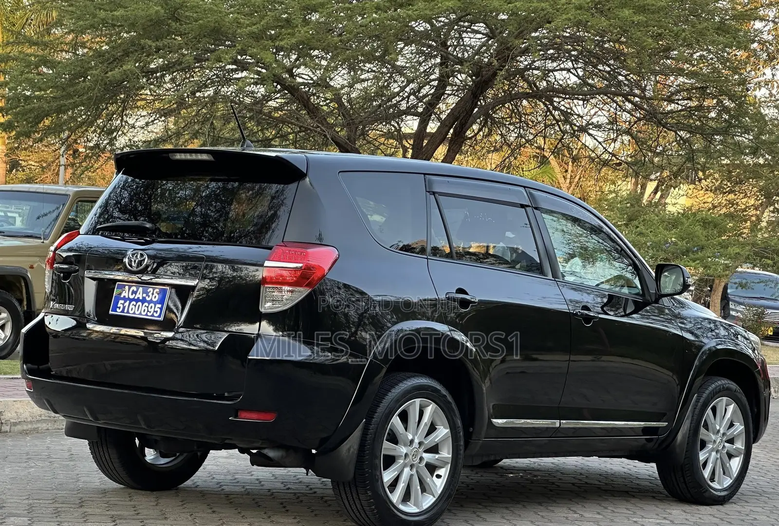 Toyota Vanguard 2012 Black