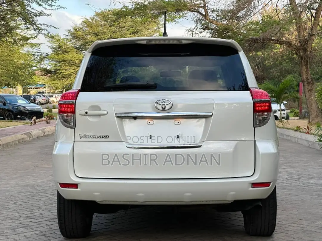 Toyota Vanguard 2012 Pearl