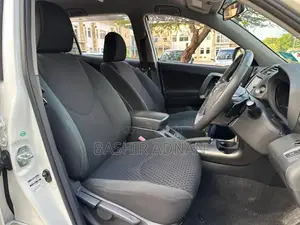 Toyota Vanguard 2012 Pearl