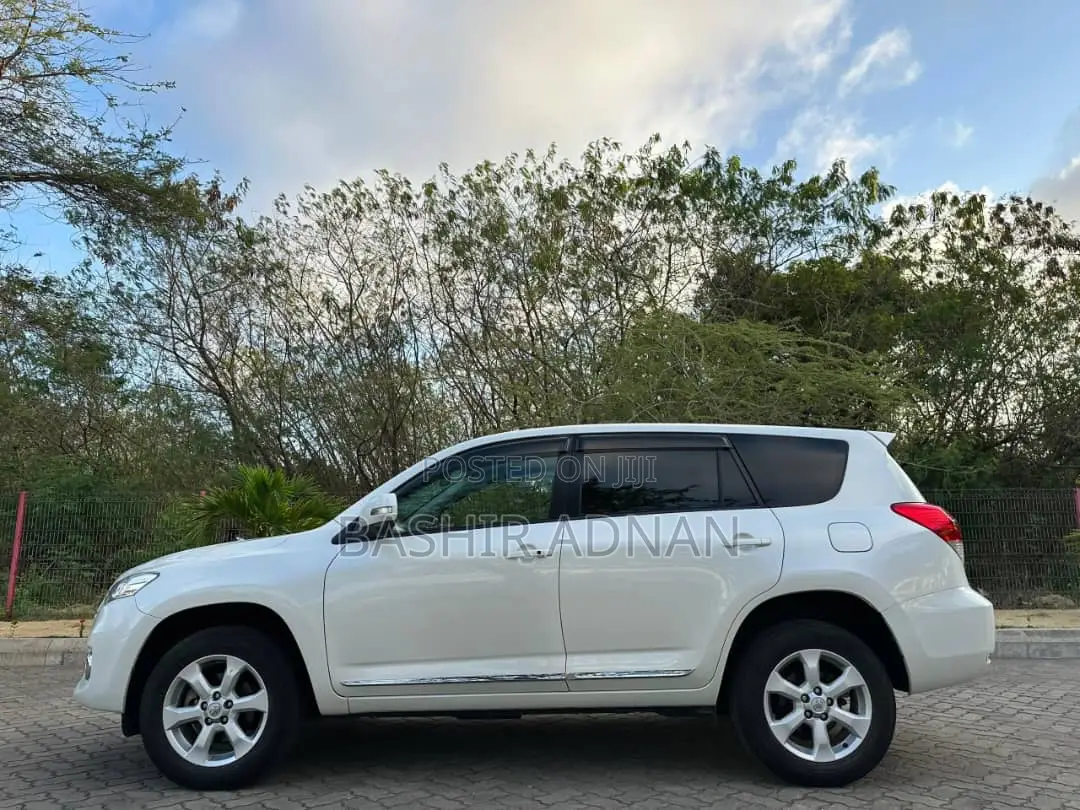 Toyota Vanguard 2012 Pearl