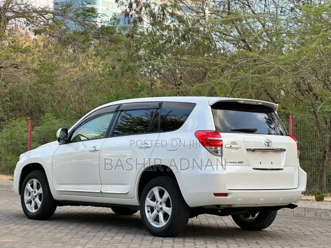 Toyota Vanguard 2012 Pearl