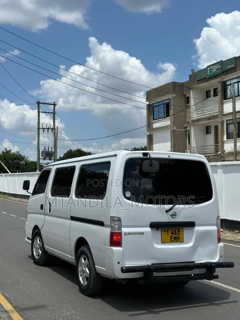 Nissan Caravan (Urvan) 2011 White