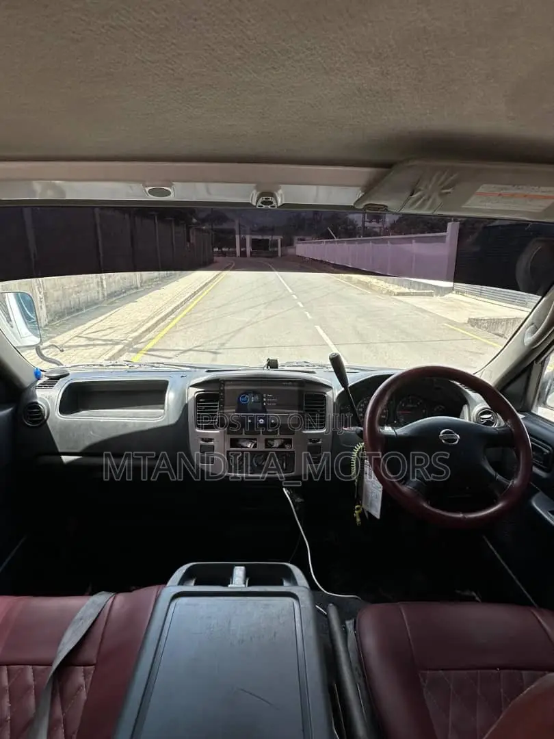 Nissan Caravan (Urvan) 2011 White