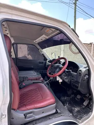 Nissan Caravan (Urvan) 2011 White