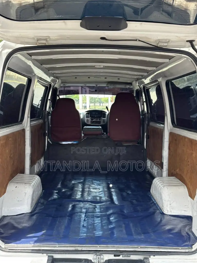 Nissan Caravan (Urvan) 2011 White