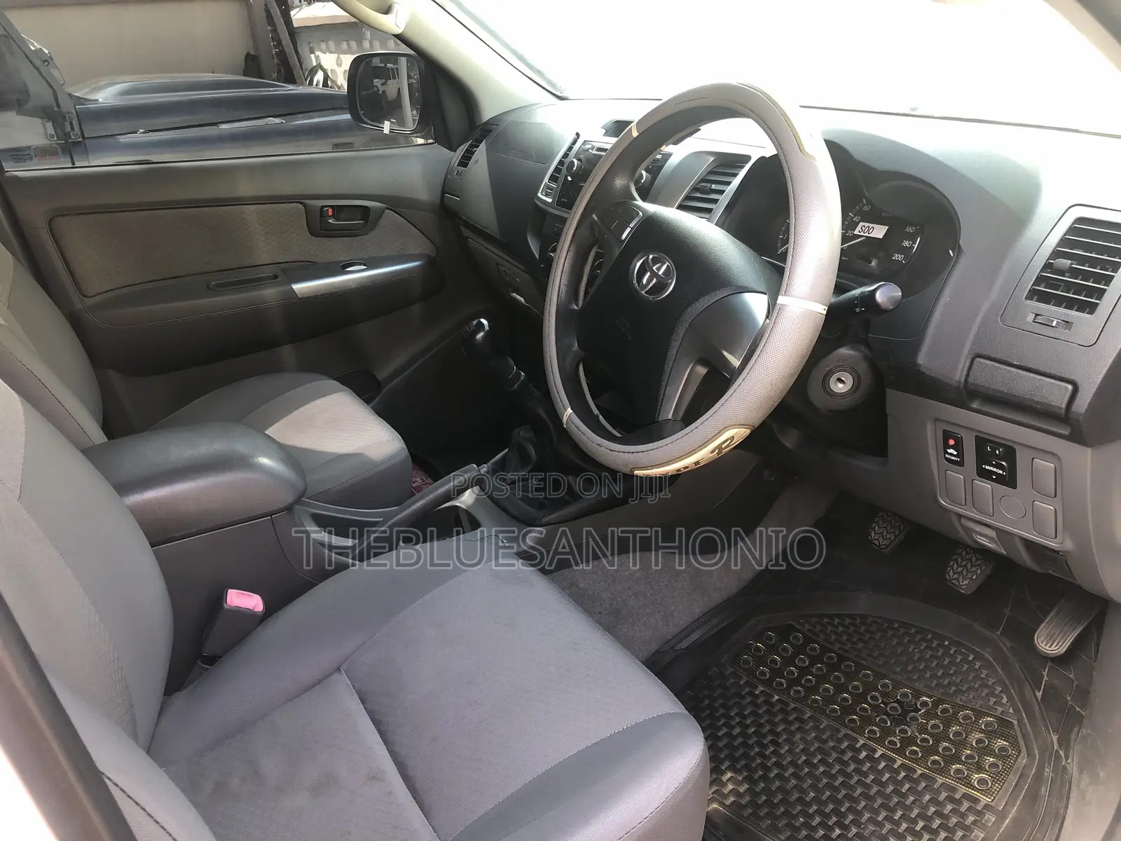 Toyota Hilux 2014 White
